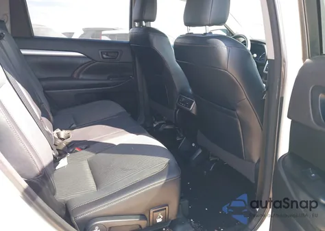 2015 Toyota Highlander Le Plus V6 z USA, uszkodzony, nr VIN 5TDZKRFH9FS117911